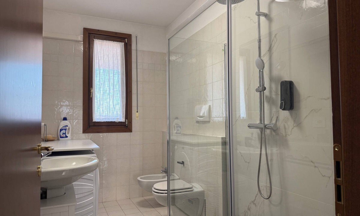 Borgo Roma Apartment | 2 bedrooms+2 baths/5 min walk to the fairgrounds