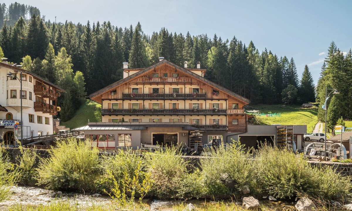 Pozza di Fassa Apartment | Apartment 'Buffaure A Parte' with Mountain View, Private Terrace and Wi-Fi