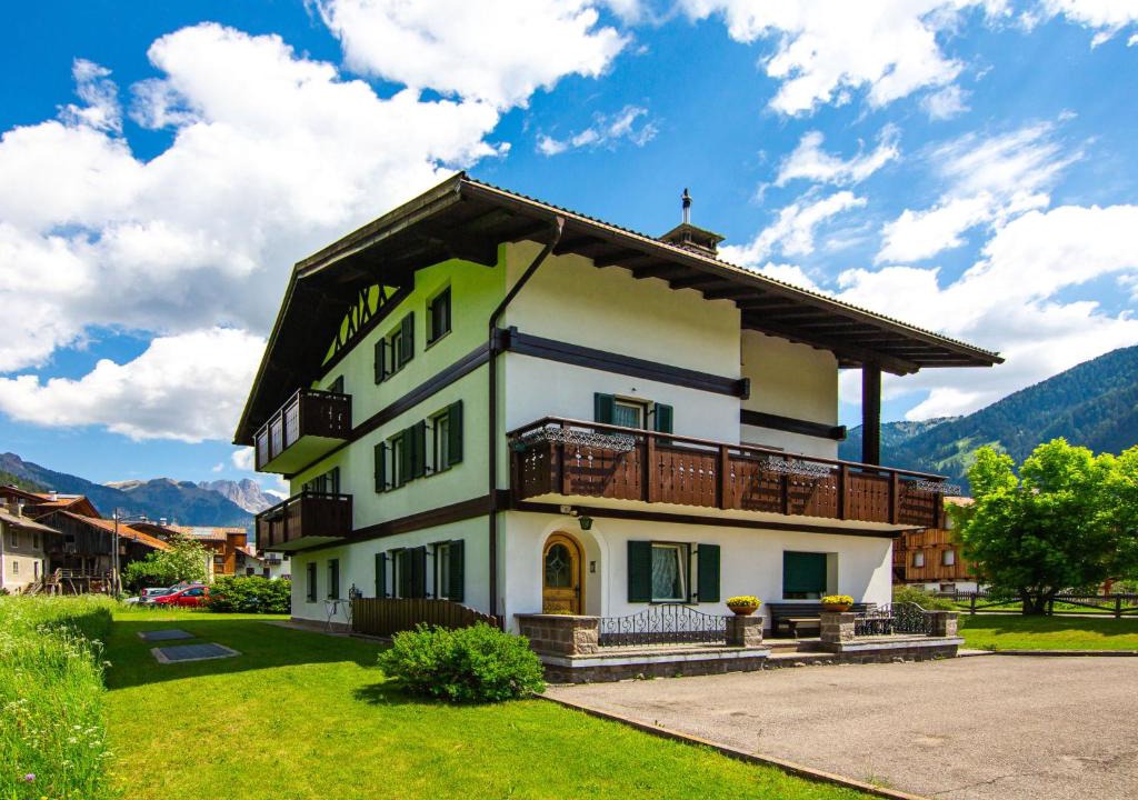 Pozza di Fassa Apartment | Apartment Cincelli - Catinaccio by Interhome