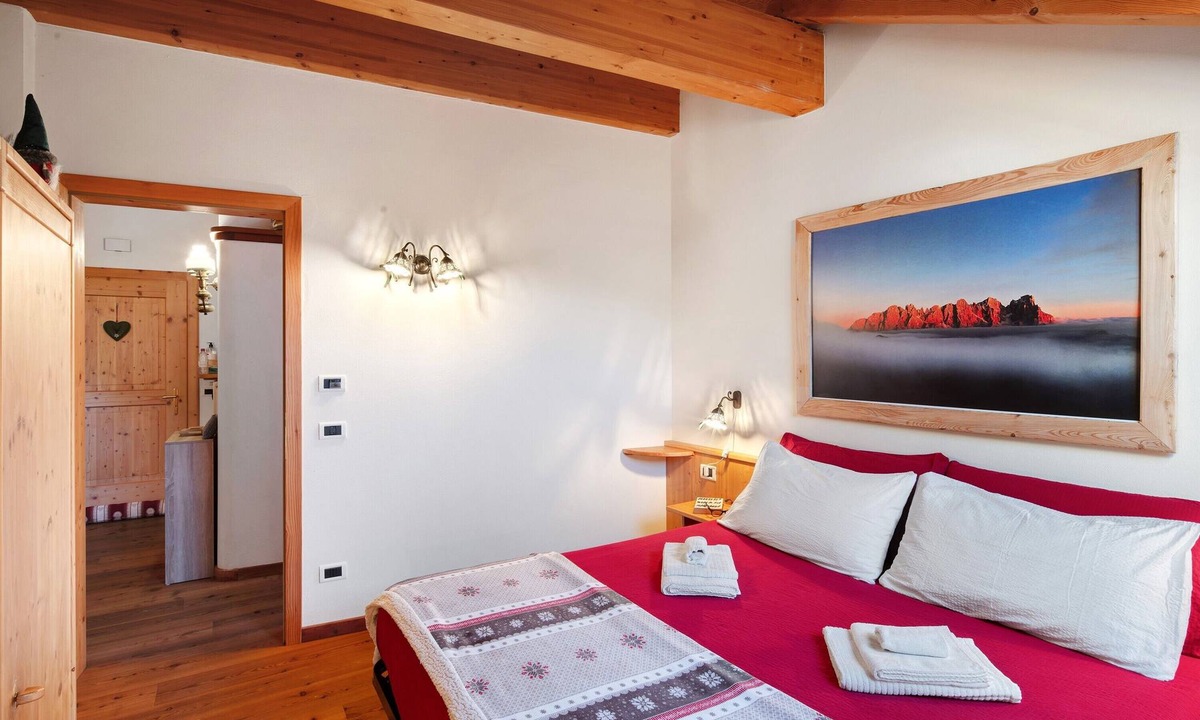 Daiano Apartment | Apartment 'La Rocca' with Mountain View and Wi-Fi