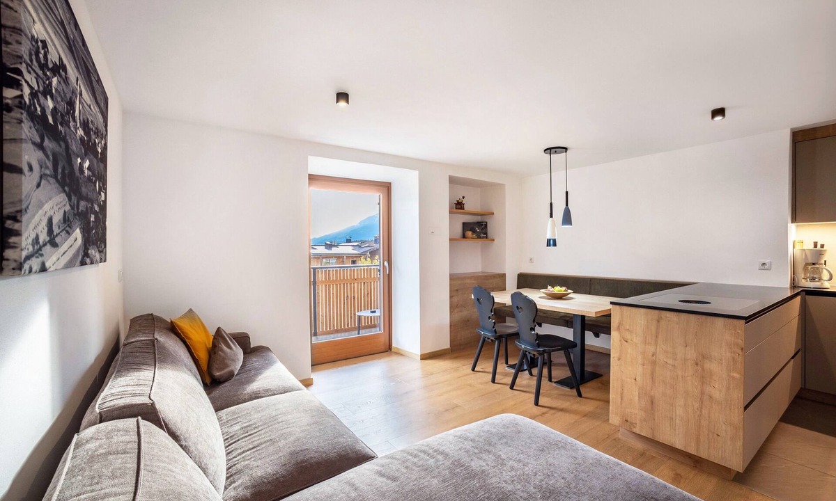 Naz Sciaves Apartment | Apartment 'Linderhof Panorama Balkon' with Mountain View, Shared Pool and Wi-Fi