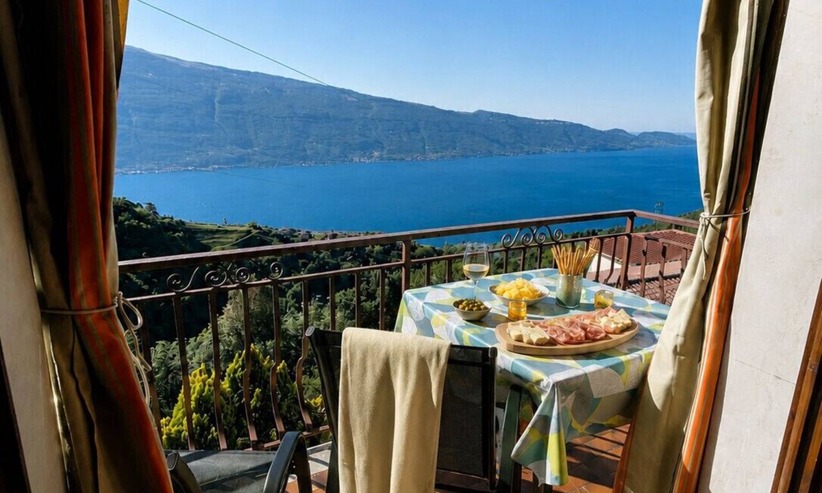 Aer Apartment | Appartamento Algarda by Theater Home - with marvellous lake view
