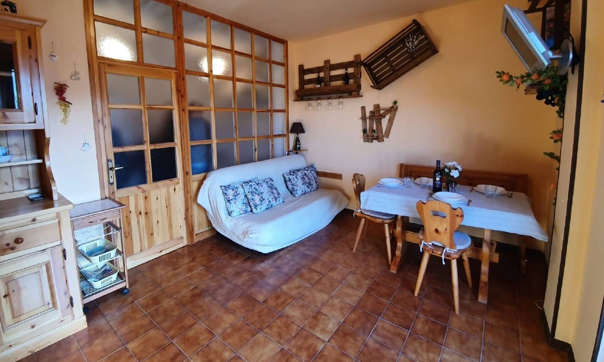 San Giacomo Apartment | Attractive apartmemt in Roburent with balcony