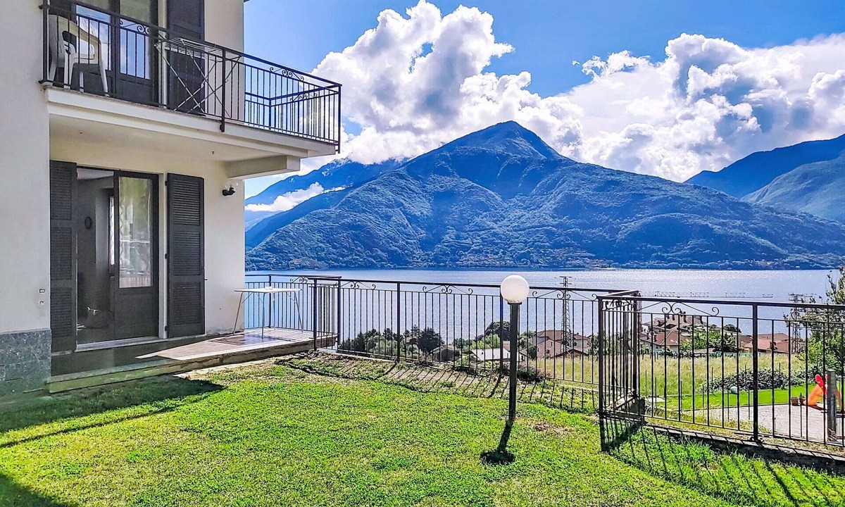 Musso House | Beautiful private villa for 4 people with WIFI, TV, patio, pets allowed and panoramic view