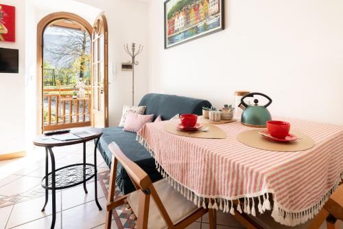 Cares Apartment | Casa Vacanza Le More By Immobilux