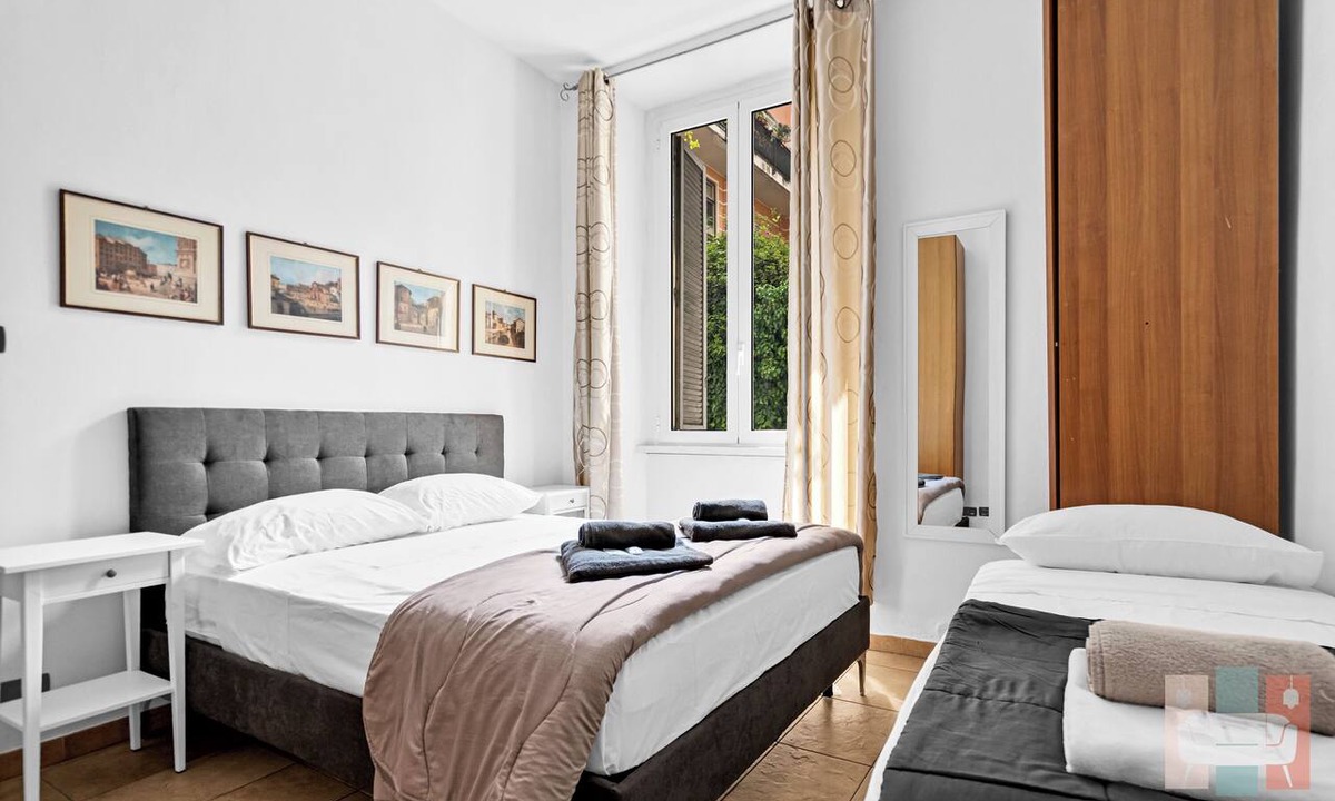 Stadera Apartment | Cerm70 Prada District: Grand Suite with an Artistic Touch
