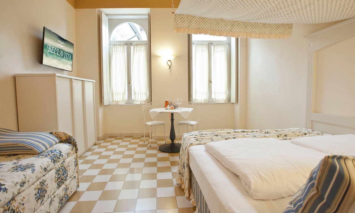 Riva del Garda Apartment | Classic Studio Apartment (20 m²) City View, Wi-Fi, Air Conditioning