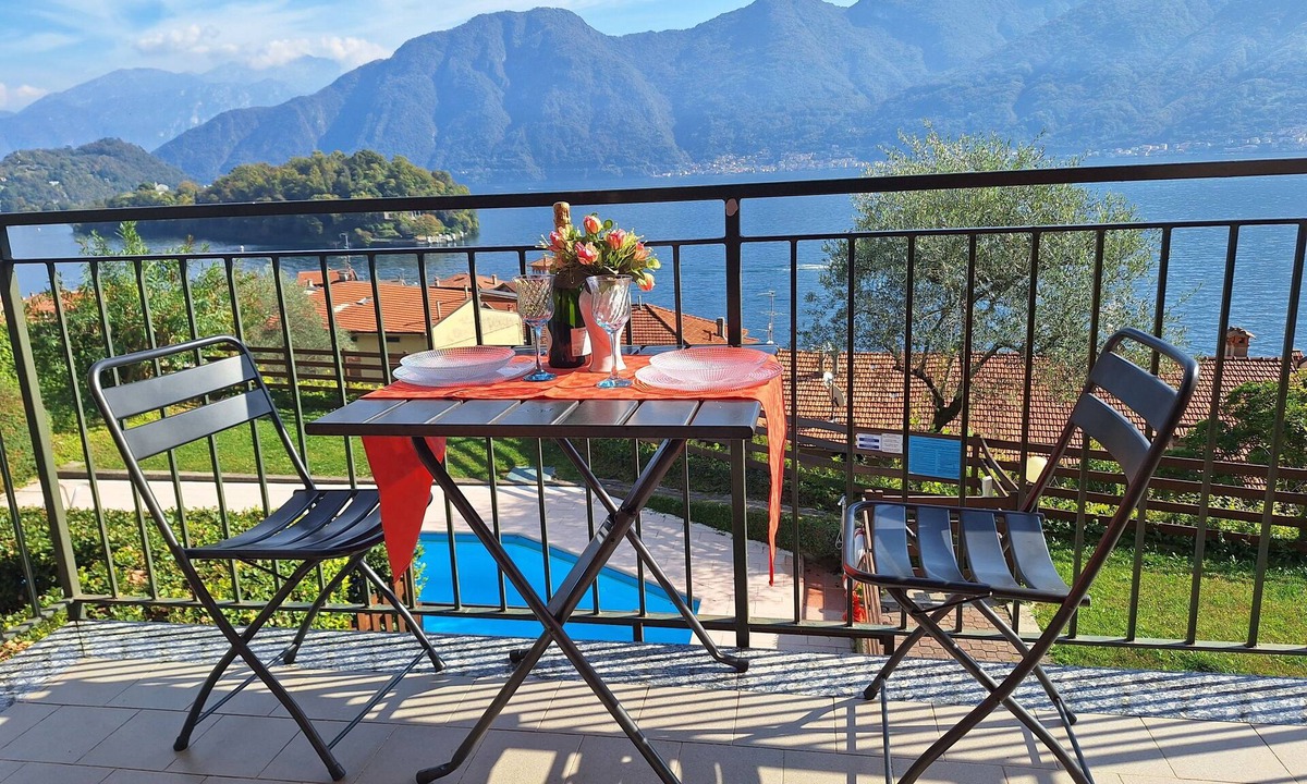 Sala Comacina Apartment | Cozy apartment with swimming pool, just a short walk from the lakeside.