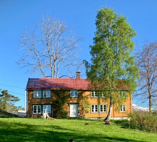 Molde House | Draget gård, idyllisk småbruk ved sjøen