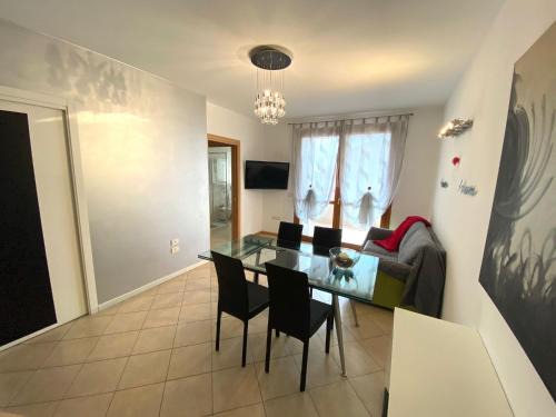 Gares Apartment | Easy Access to Venice Apartment