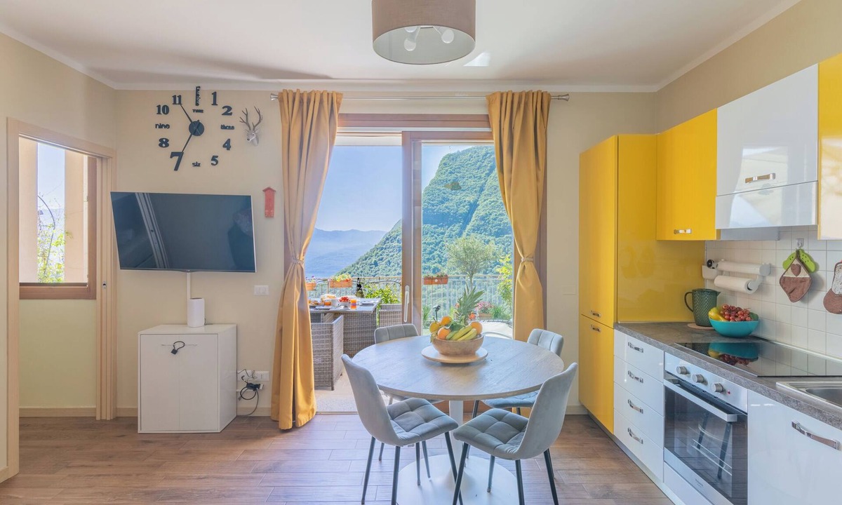 Fonteno Apartment | EnjoyIseoLake - Blooming Lakefront