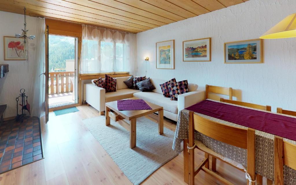 Sankt Moritz-Bad Apartment | Giant 2