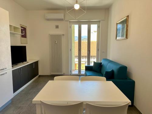 Finalborgo Apartment | Grecale - Elegante e Indipendente con Balcone