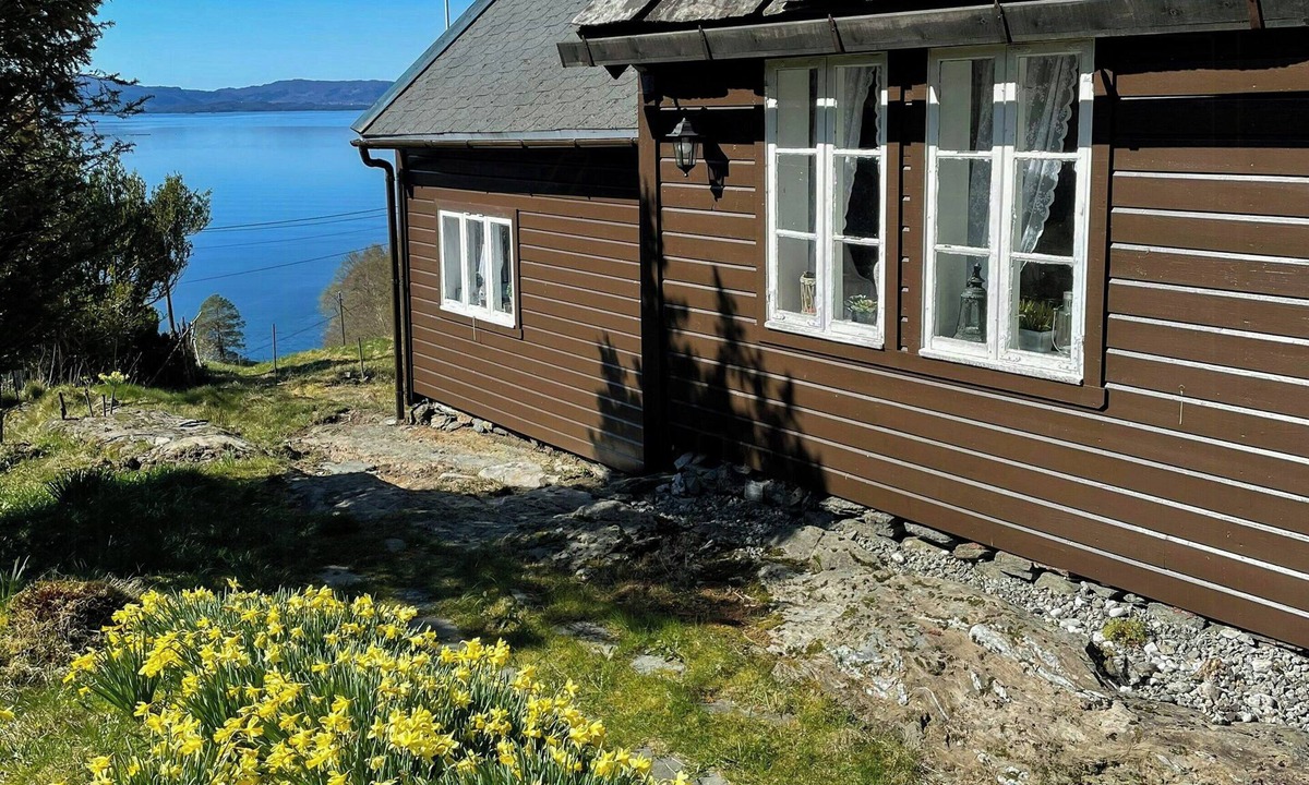 Fusa House | Historic farm with sea view over Bjørnefjorden