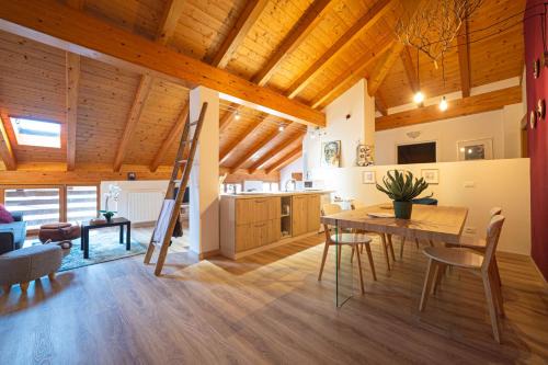 Lomaso Apartment | LE MUSE Comano Terme Holiday 2, primo piano