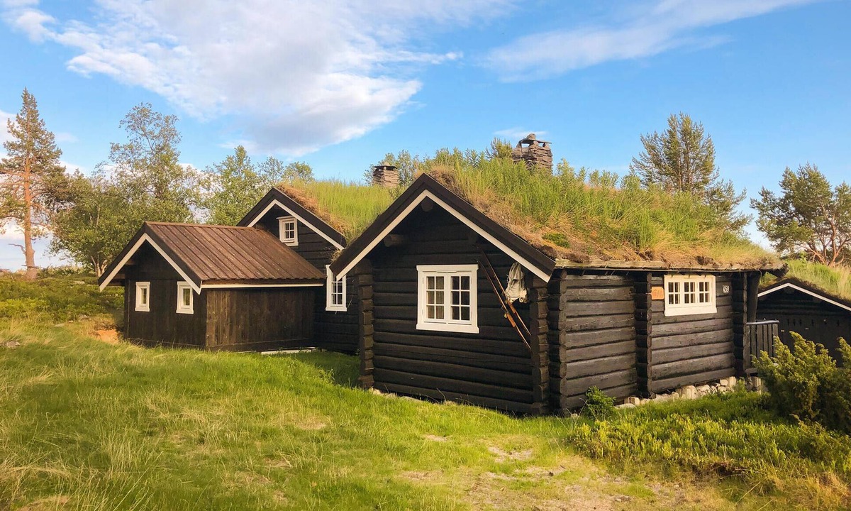 Sel House | Look forward to a wonderful time out in the rustic vacation home with sauna.