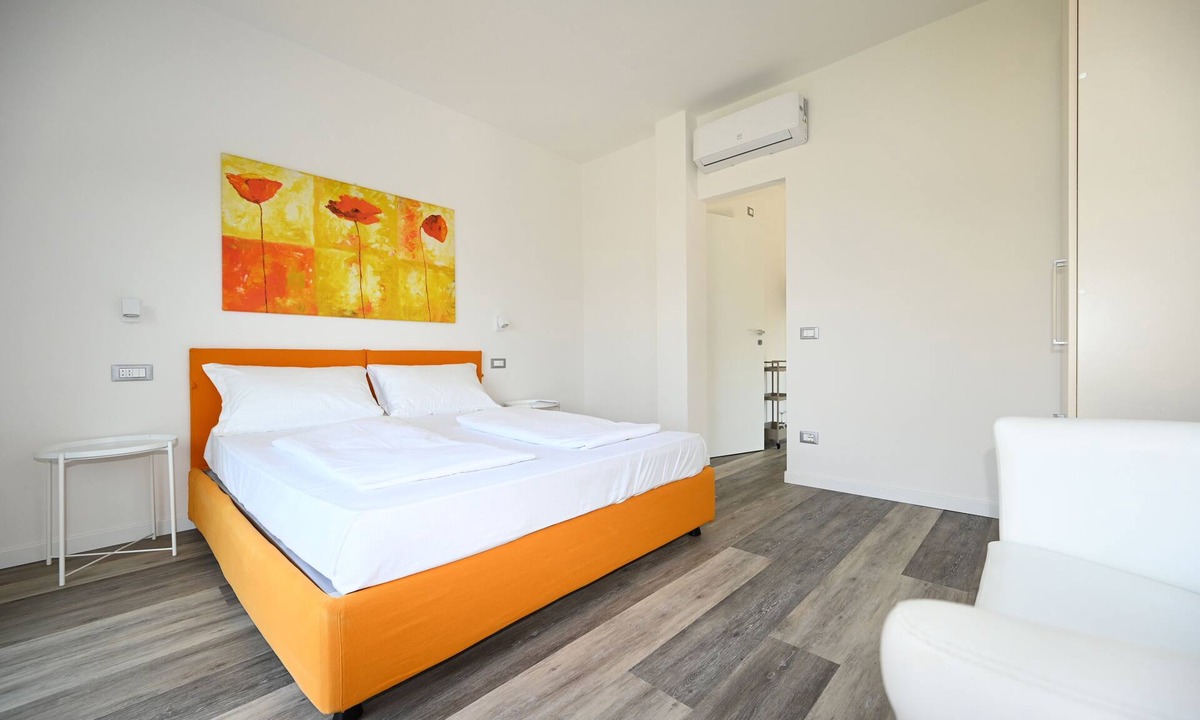 Malcesine Apartment | MODERN APARTMENT SECOND FLOOR AND PARKING SPACE APP SOLE