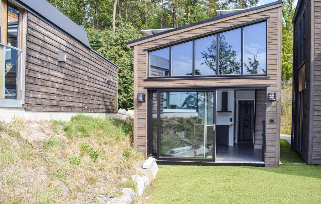 Porsgrunn House | Nice Home In Brevik With Kitchen