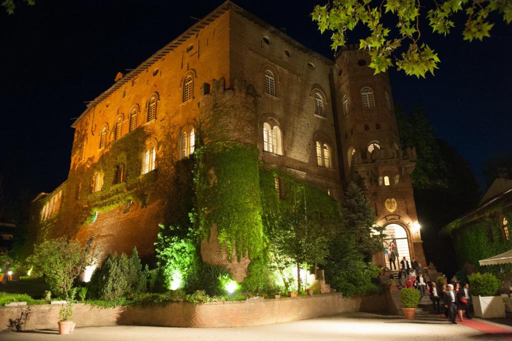 Oviglio Hotel | Relais Del Castello Di Oviglio