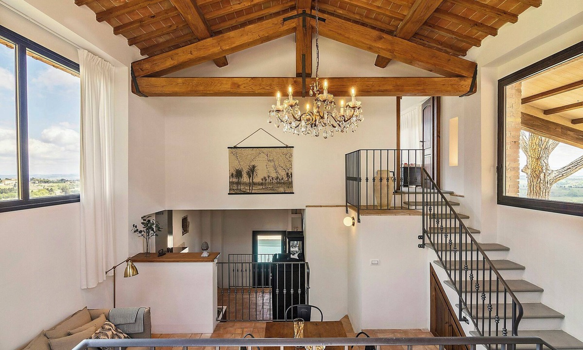 San Gimignano House | Restored barn in San Gimignano hills view