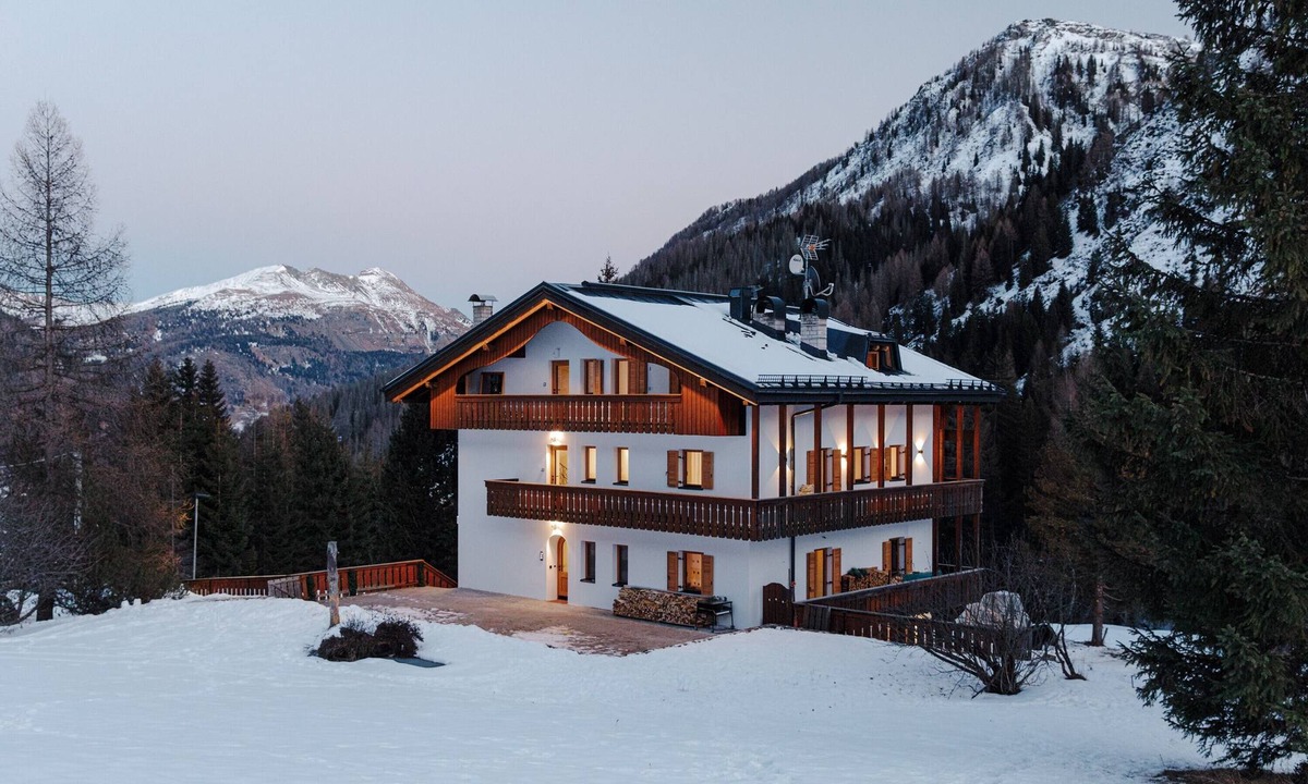 Livinallongo del Col di Lana Apartment | Sas Ciapel Apartment with Mountain Views, Shared Terrace and Wi-Fi