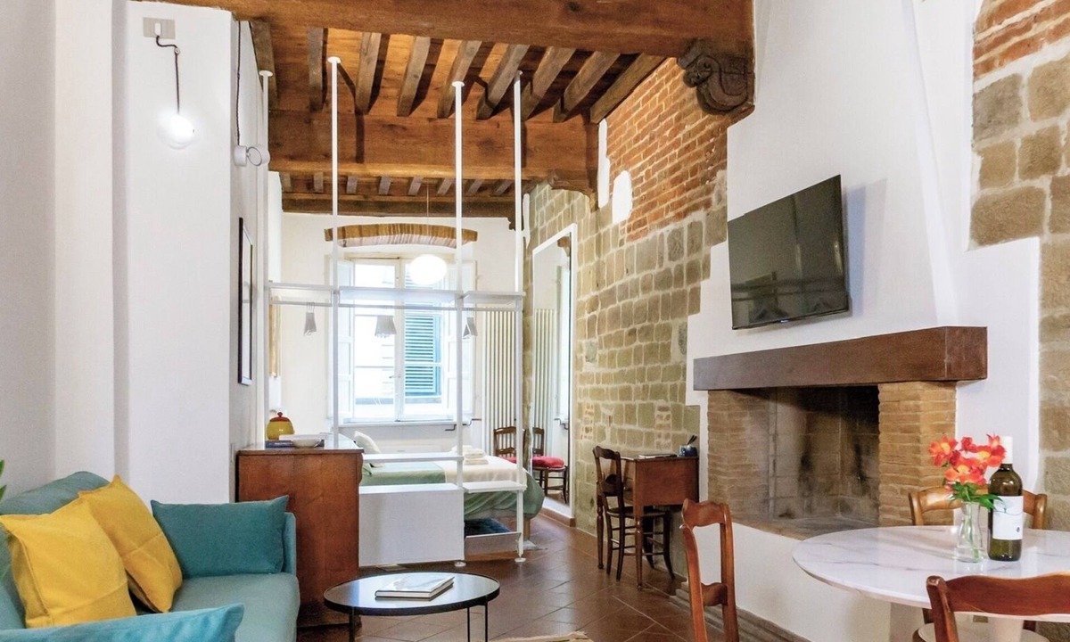 Lucca Historical Center Condo | Studio Santa Croce, charming apartment in marvelous Lucca