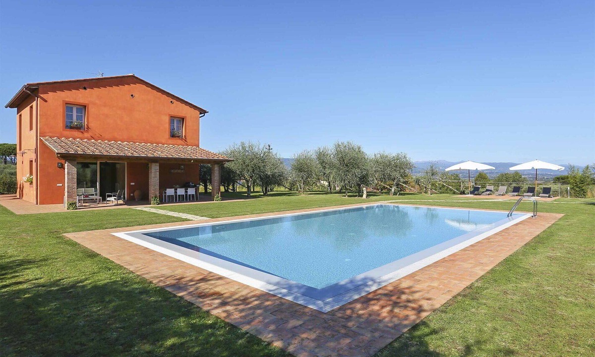Cascine-La Croce Villa | Stunning private villa with A/C, WIFI, private pool, TV, veranda and panoramic view, close to Lu.