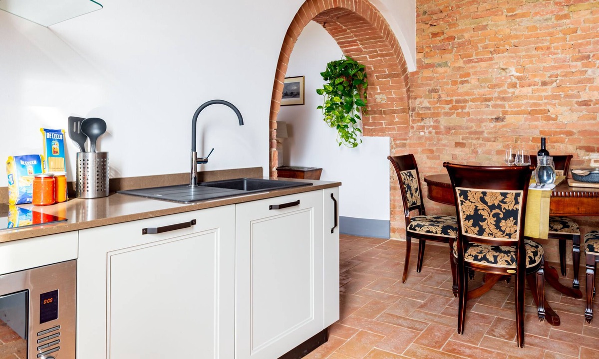 Sovicille Apartment | The Tuscan arches - with 3 garden accesses!