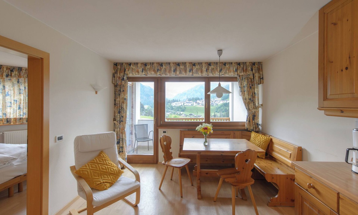 San Martin de Tor Apartment | Tyrolean style three-room apartment