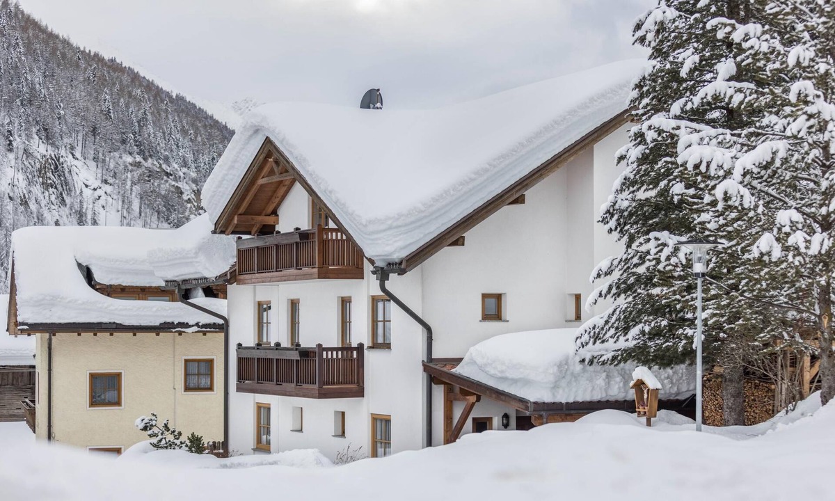 Predoi Apartment | Vacation Apartment "Ichatme Klima 1" with Mountain View, Wi-Fi & Balcony