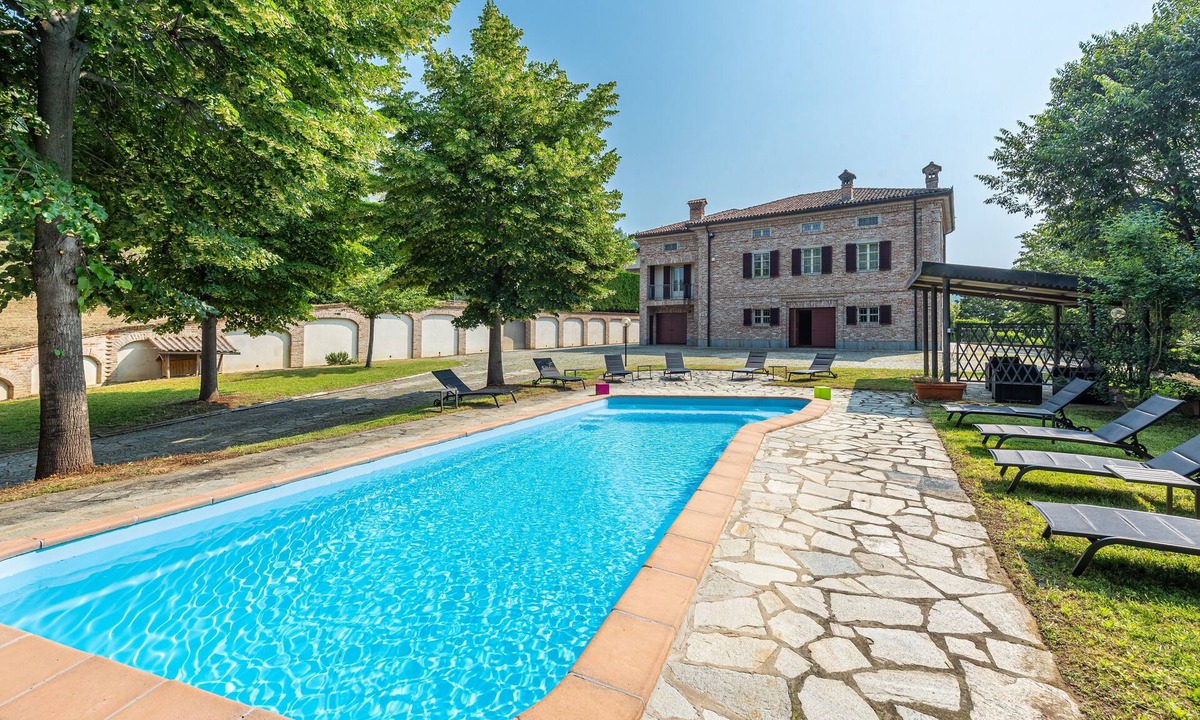 Corneliano d'Alba Villa | VILLA CORNELIA, ENTIRE VILLA WITH PRIVATE POOL