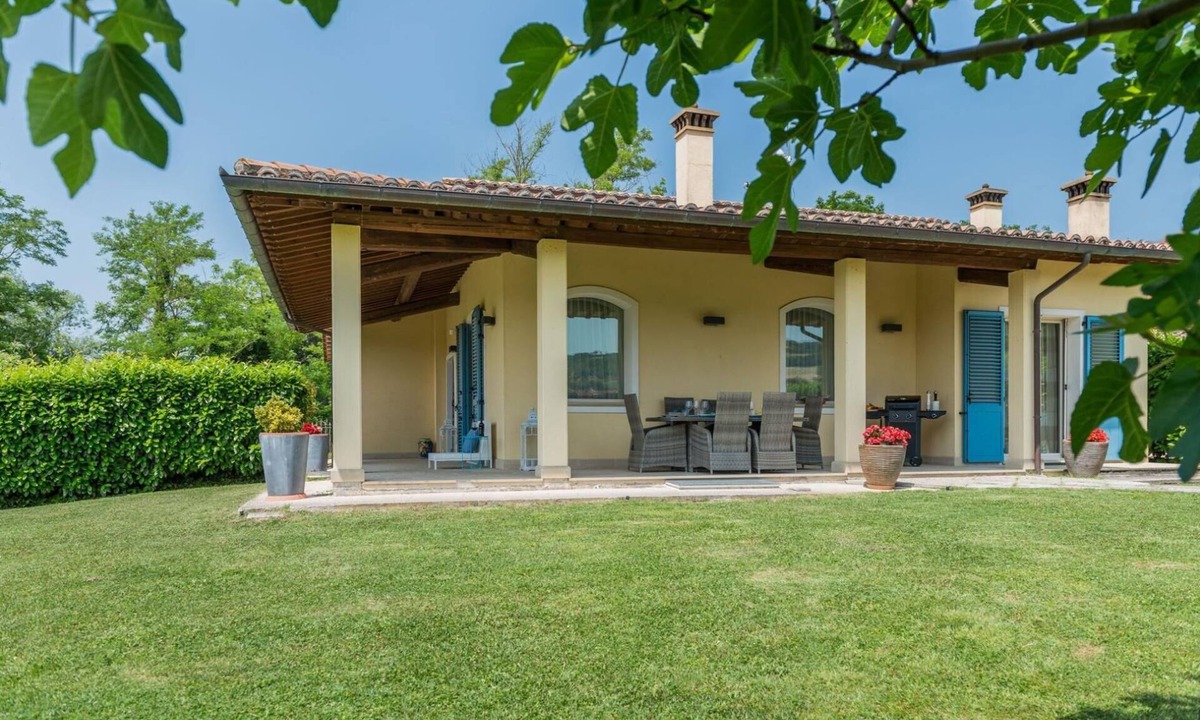 Acqualagna Villa | Villa Margot - Private villa, 5 bedrooms, pool, pets, A/C, Wi-Fi, Marche