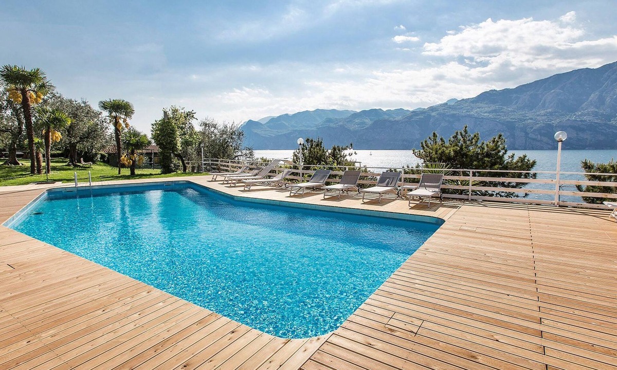 Campagnola Apartment | Zwei-Zimmer-Wohnung mit Seeblick, Grill und Gemeinschaftspool by Interhome