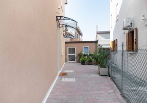 Functional and spacious room with private bathroom is part of the San Vincenzo Rooms Guest House and is perfect for 2 guests. The accommodation is located in the renovated building in Vigonza, which is 10 minutes by car from the center of Padua and on th