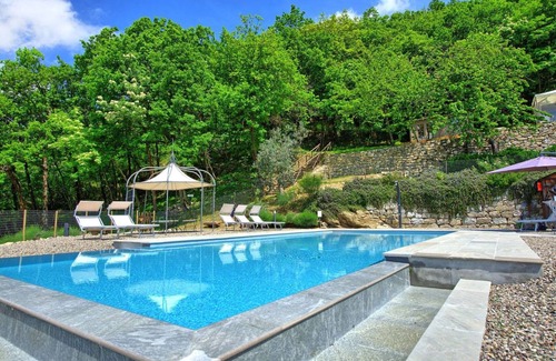 Sesto Fiorentino Villa | 550 m² Villa ∙ 9 bedrooms ∙ 17 guests