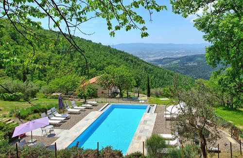Sesto Fiorentino Villa | 550 m² Villa ∙ 9 bedrooms ∙ 17 guests