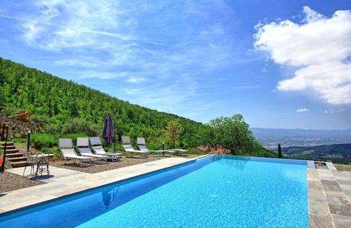 Sesto Fiorentino Villa | 550 m² Villa ∙ 9 bedrooms ∙ 17 guests