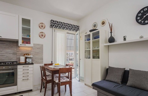 Viareggio Apartment | Cosy apartment for 5 guests with A/C, TV and terrace