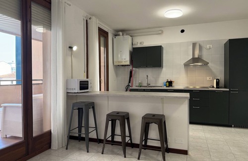 Borgo Roma Apartment | 2 bedrooms+2 baths/5 min walk to the fairgrounds
