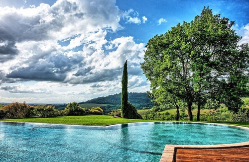 Petrognano Villa | 550 m² Villa ∙ 8 bedrooms ∙ 16 guests