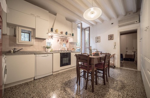 Dorsoduro Apartment | Accademia Terrazza - sleeps 6 guests in 3 bedrooms