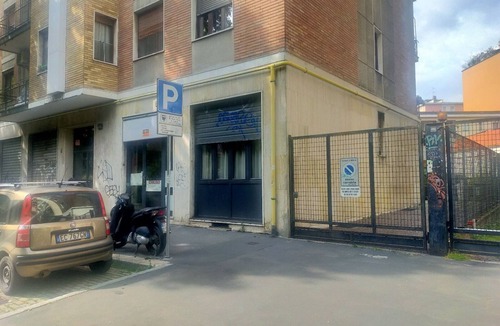 Milan Apartment | Accogliente Miniloft per Gruppi o Famiglie, Animali Domestici Ammessi
