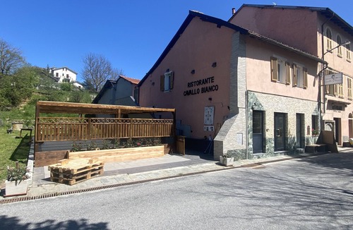 Giusvalla House | Affittacamere Cavallo Bianco