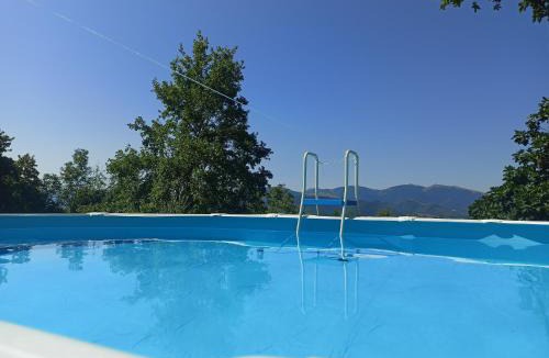 Fabriano House | Agriturismo Castelvecchio, Casa Vacanza con piscina a Fabriano