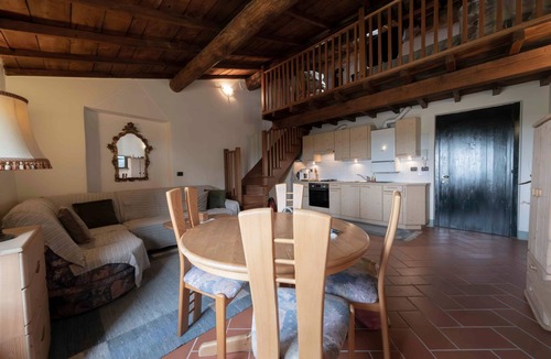 Cola Apartment | Al Castello - Elegante Residenz mit Schwimmbad by Interhome