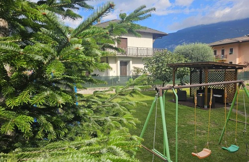 Sarche Apartment | Amanda Deluxe 3-Bedroom Apartment with A/C and Mountain View