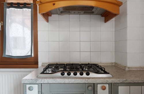 Caldes Apartment | Apartment 'Appartamento Red Star' with Mountain View, Shared Garden and Wi-Fi