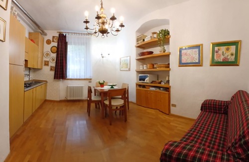 Breguzzo Apartment | Apartment "Casa Nel Borgo Iris" with Mountain View and Shared Garden