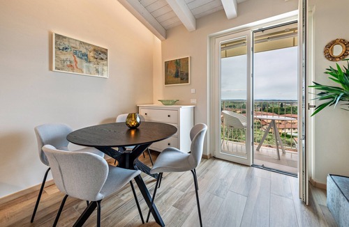 Cavaion Veronese Apartment | Apartment "Cavalino Boutique 2" with Lake View, Terrace & Wi-Fi