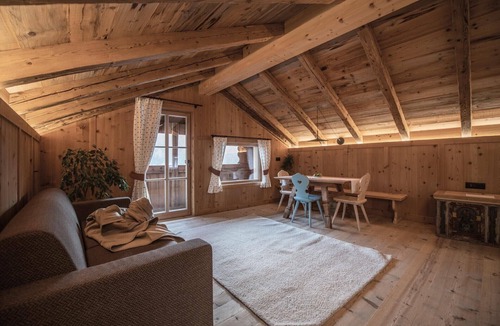 Mareo Apartment | Apartment 'Ciasa Somuer - Sotletet' with Mountain View, Balcony and Wi-Fi